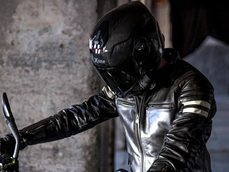 Як обрати мотошолом: поради для новачків та досвідчених байкерів?