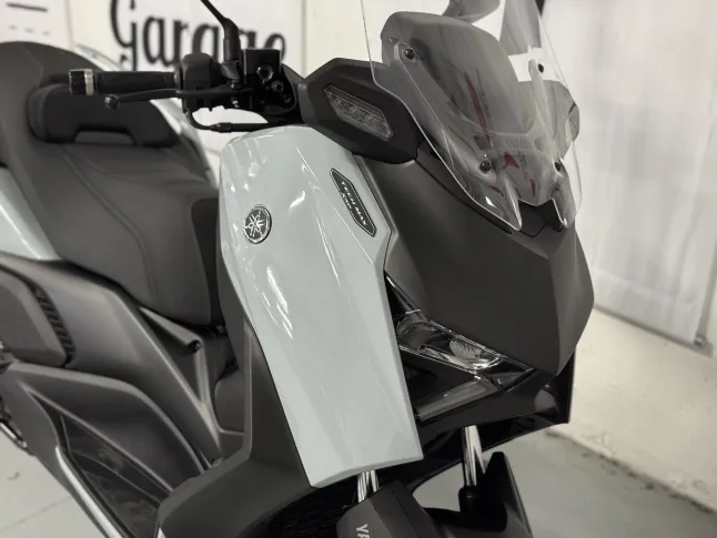 Yamaha XMAX 300 Tech MAX 2025 — Photo 13