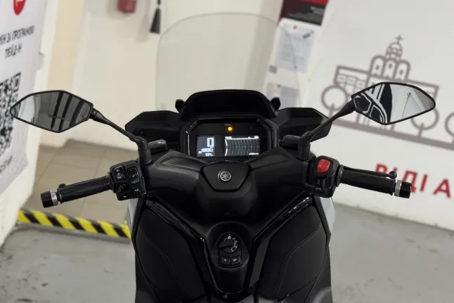 Yamaha XMAX 300 Tech MAX 2025 — Photo 4