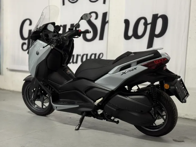 Yamaha XMAX 300 Tech MAX 2025 — Photo 11