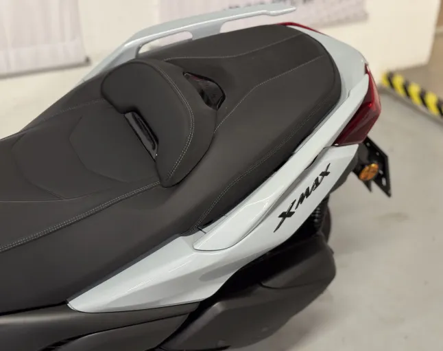 Yamaha XMAX 300 Tech MAX 2025 — Photo 15