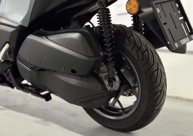 Yamaha XMAX 300 Tech MAX 2025 — Photo 17