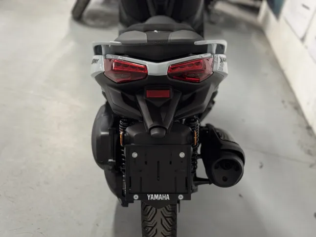 Yamaha XMAX 300 Tech MAX 2025 — Photo 18