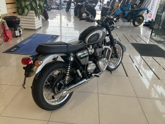 Triumph Bonneville 2022 — Photo 1
